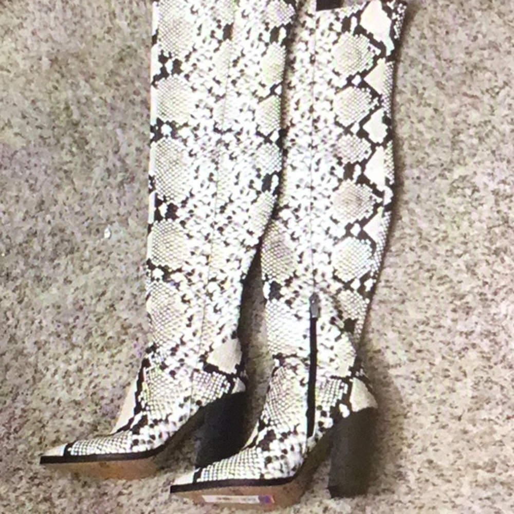 BUY. ME NOW 53. VINCE. CAMUTO